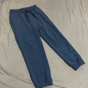 Size 6 boys Vineyard Vines Joggers, EUC